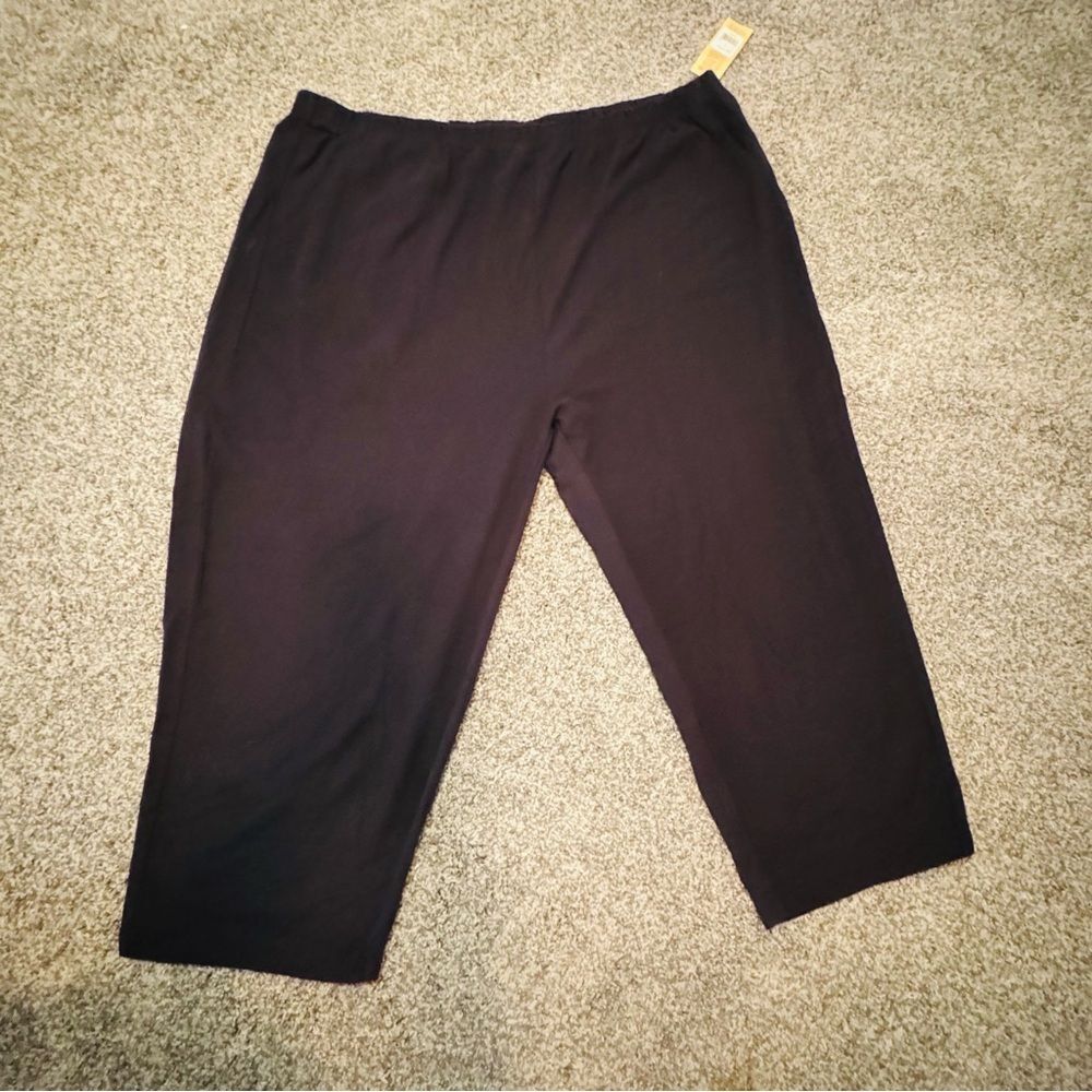 Cherokee Capri Leggings, plus size, relaxed fit black size 26/28.
